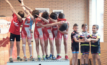 Los triatletas del Fogar logran 6 podios en Tomiño y Oleiros