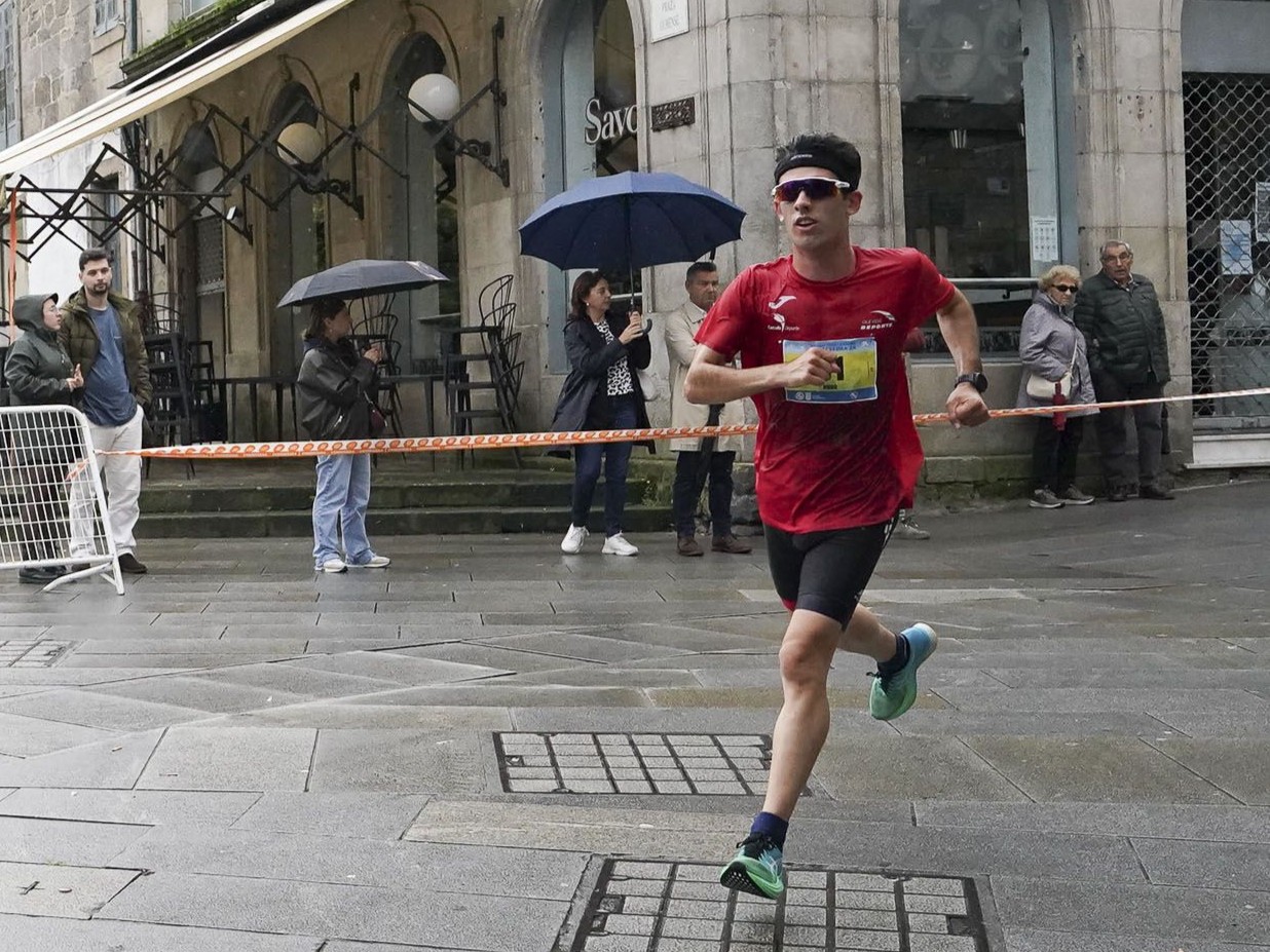 Nuno Moure bateu o récord absoluto do club de medio maratón