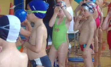 La Fase Local de Natación en Edad Escolar se nada en Elviña