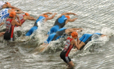 13 Jóvenes triatletas del Fogar participarán en el Gallego