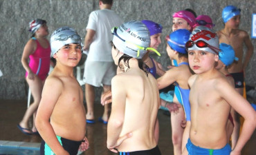 110 Promesas de la Escuela de Natación se lucen en Carballo