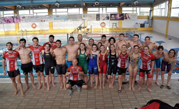 Os nadadores do Fogar logran en Carballo o título e o ascenso 